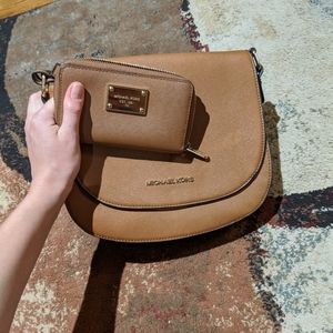 Crossbody purse